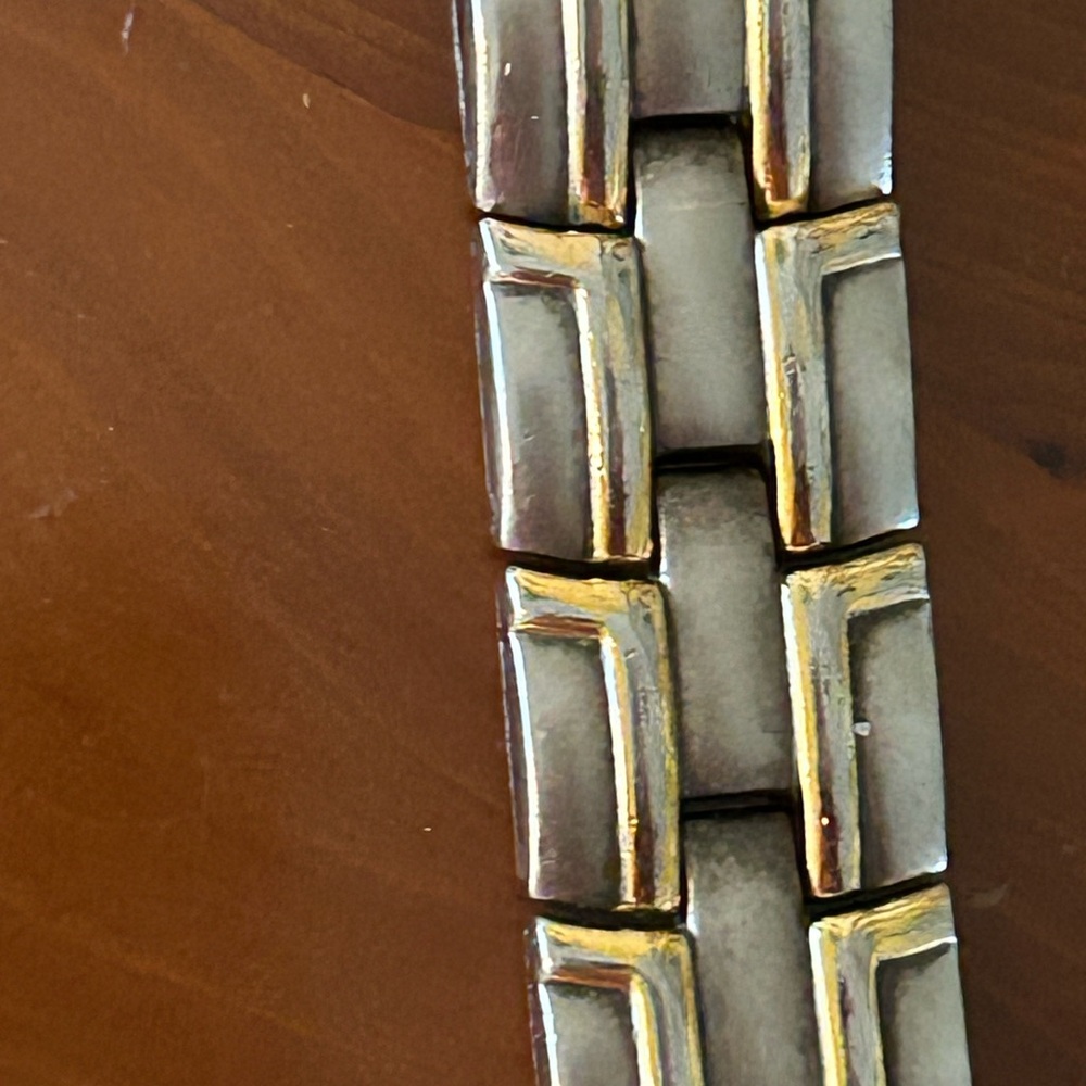 Disney Mickey Mouse Ladies Watch two tone Gold works. Nice condition - Picture 6 of 6